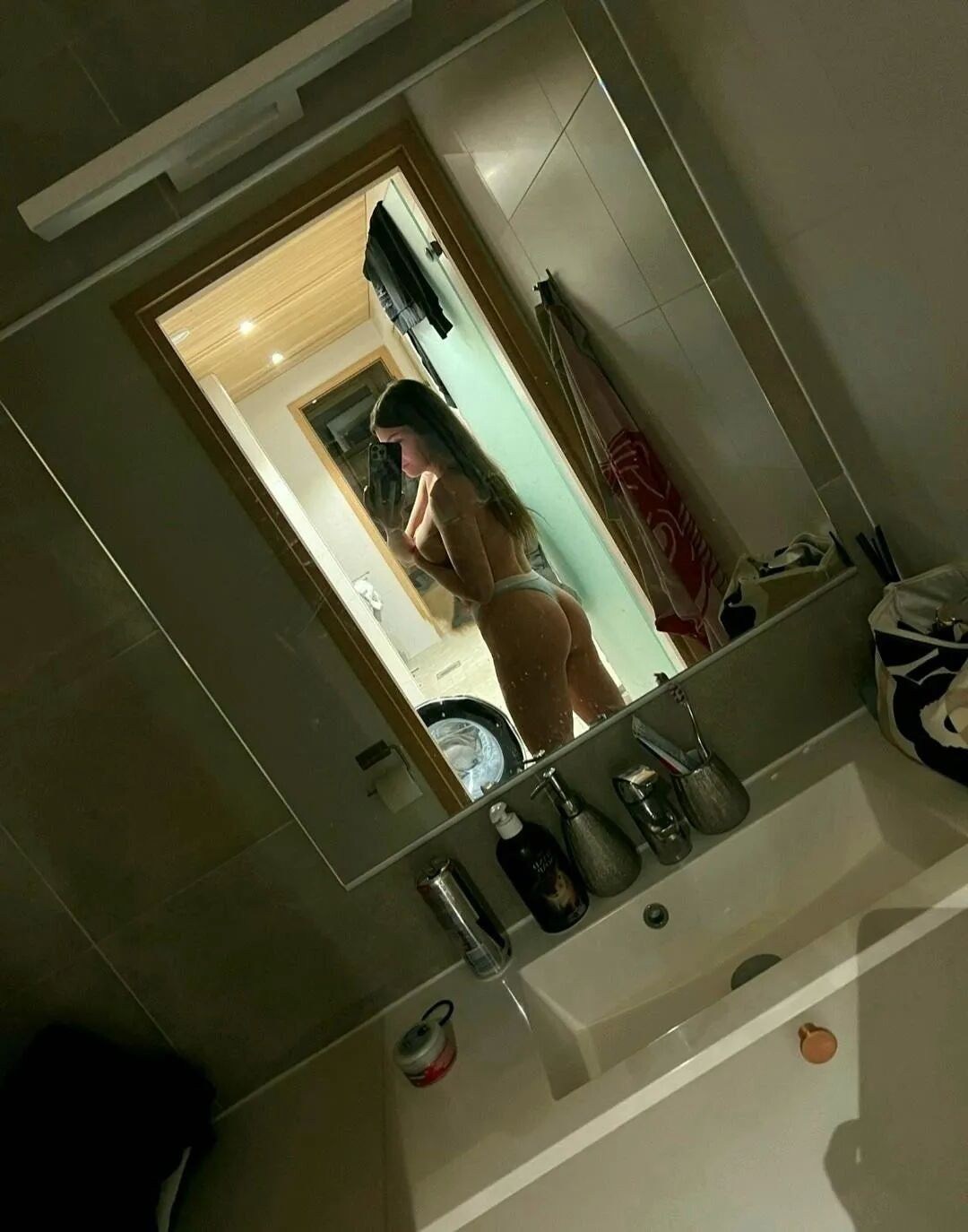 裸ではありません - 5 写真