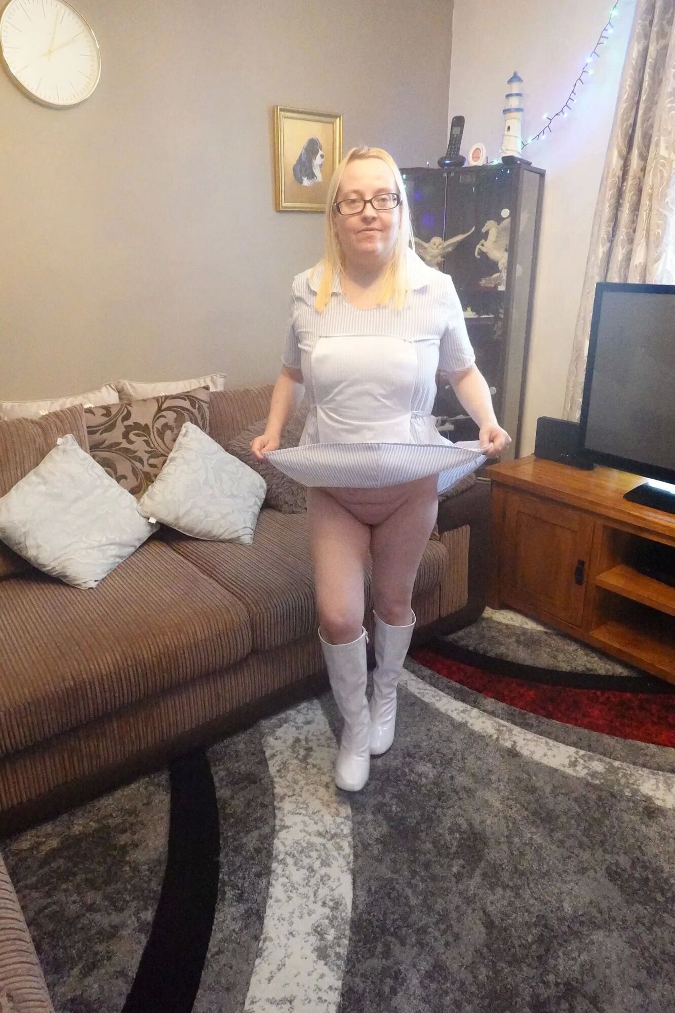 Nurse in Boots - 28 Pics
