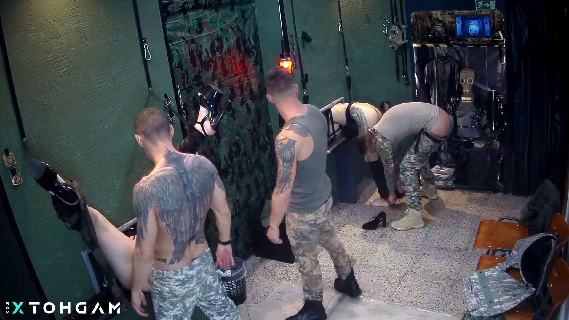 GLORY HOLE - 31 Pics