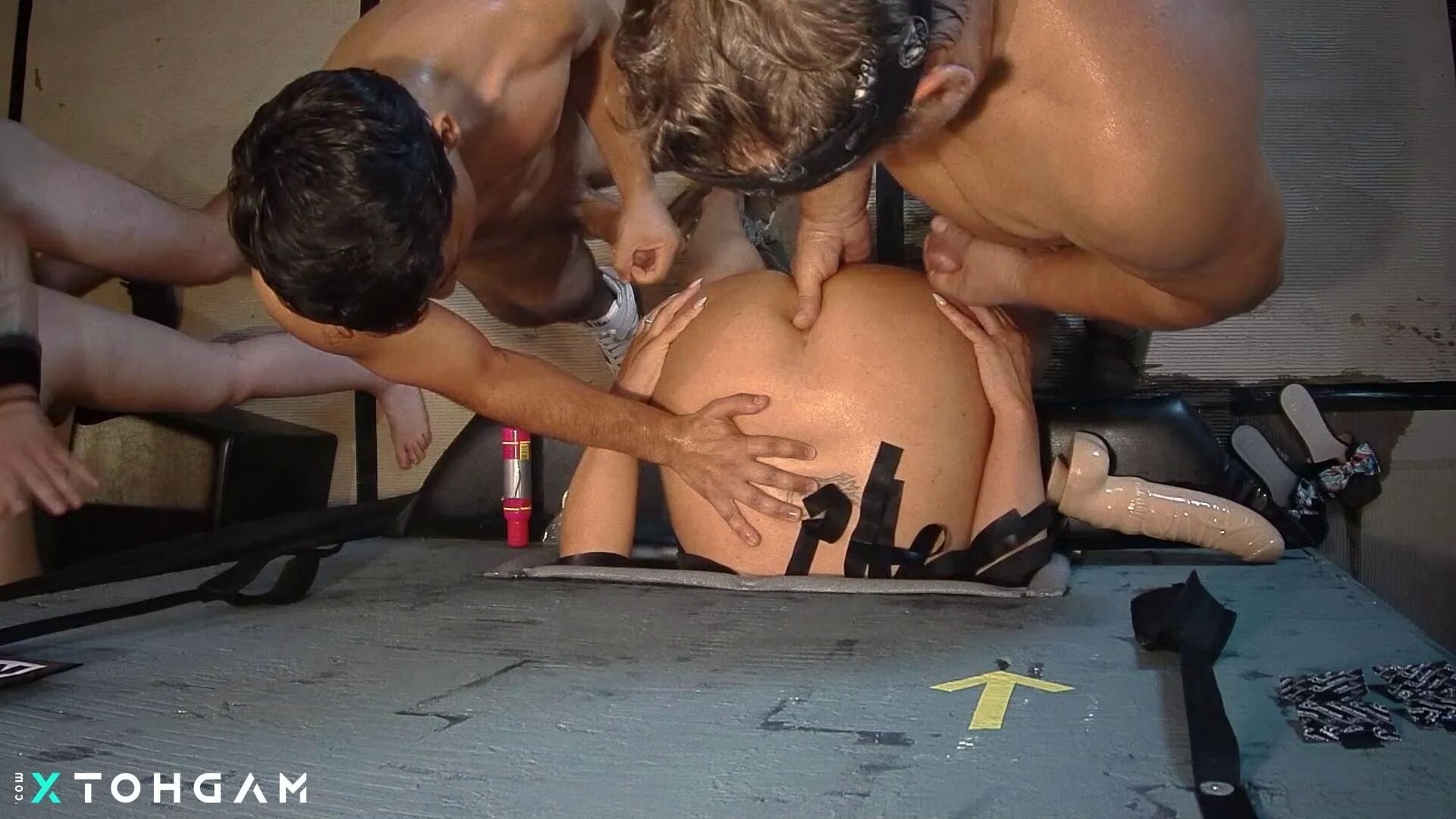 GLORY HOLE - 31 Pics