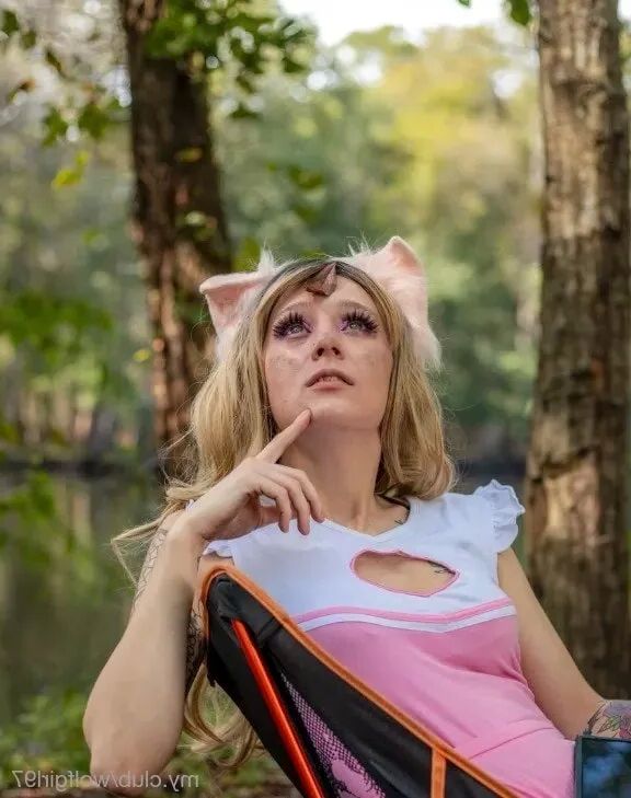 Wolf Girl Free Photos - 18 Pics
