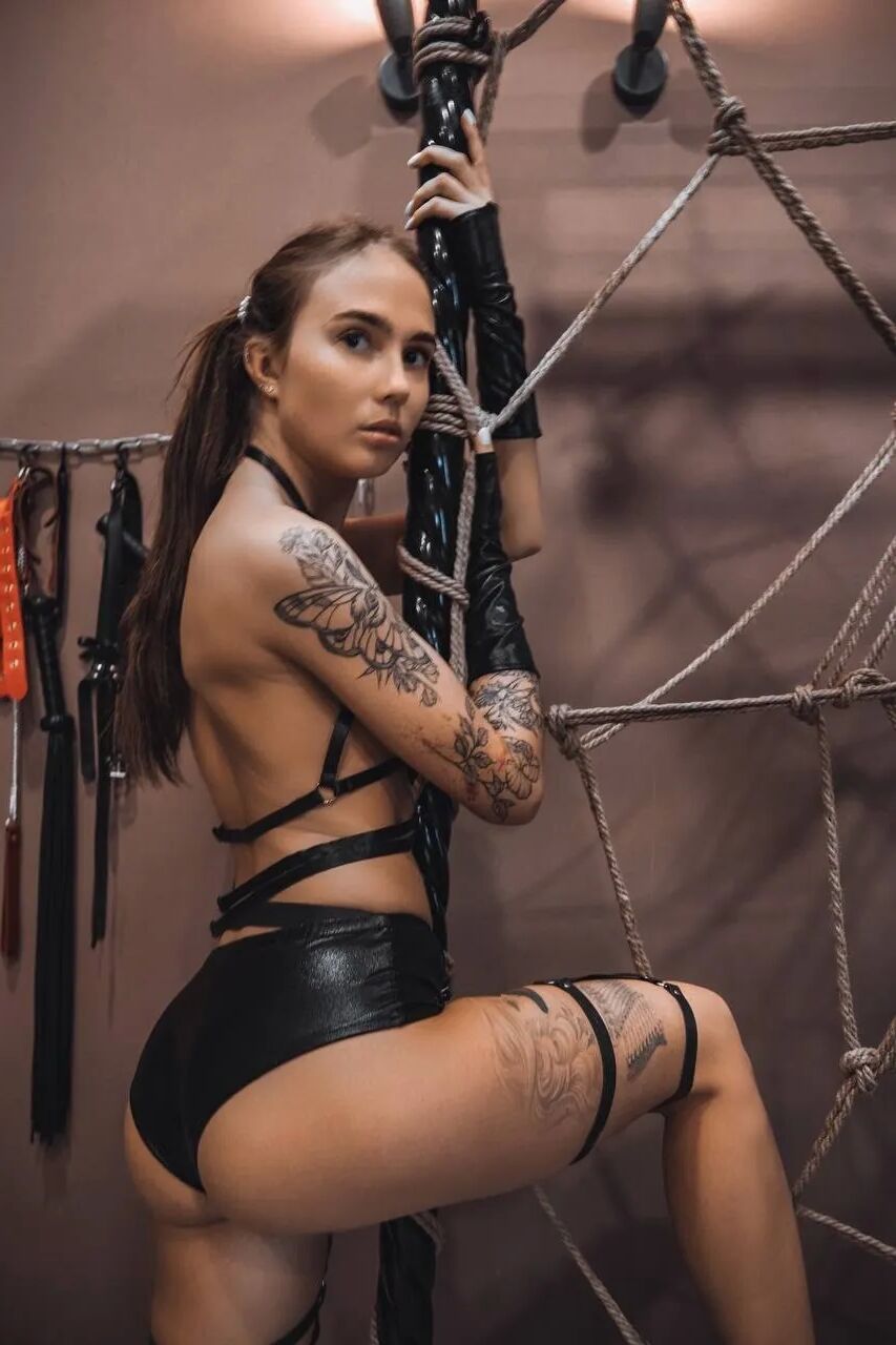BDSM girl - 14 Pics
