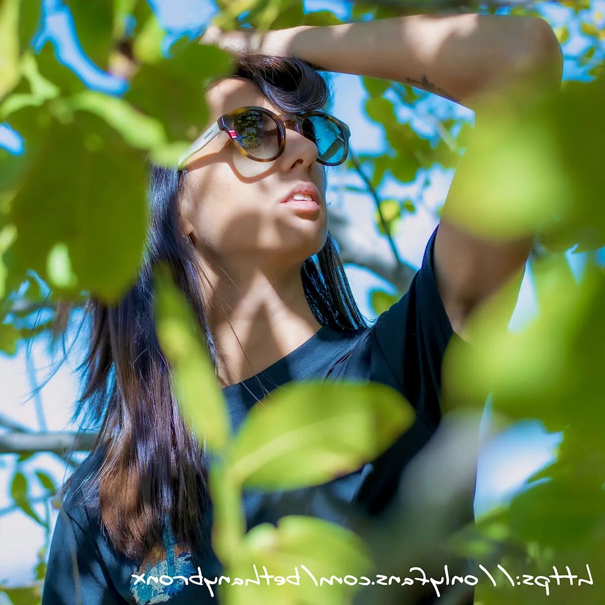 BethanyBronx in nature - 5 Pics