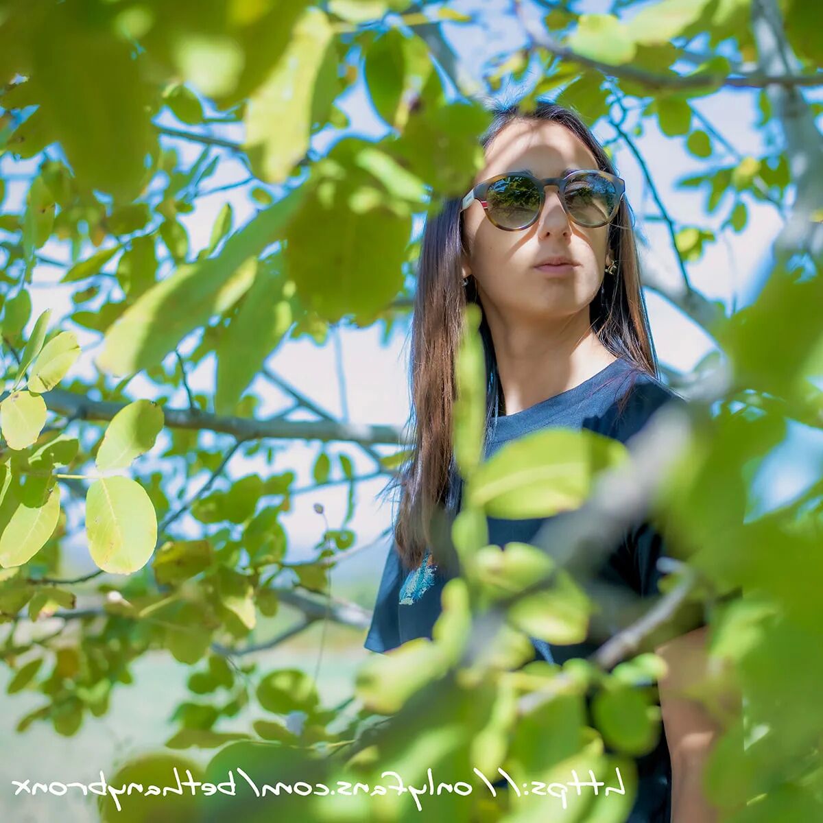 BethanyBronx in nature - 5 Pics