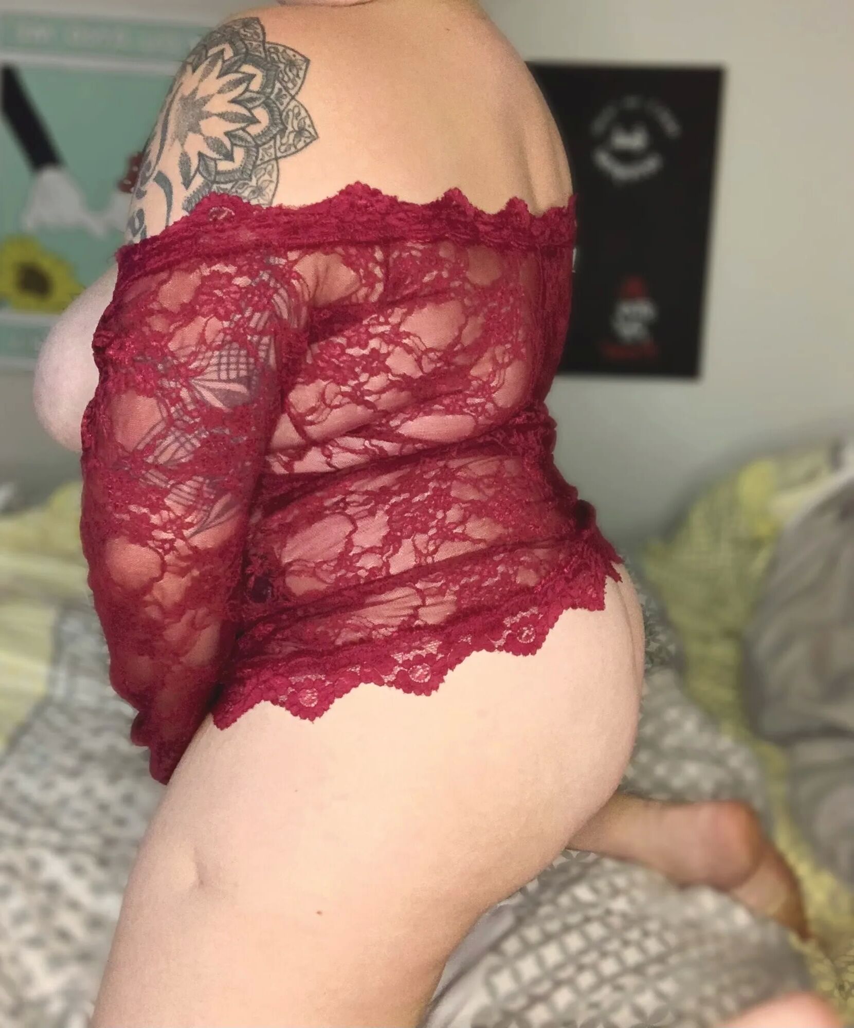 Ink and lace (and milky tits and ass) - 5 Pics