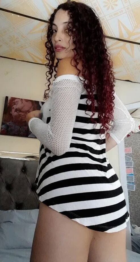 YOU LIKE WHAT WHITE LOOKS? - 5 Pics