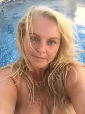 British Mature Kitty Queen and her Blue Eyes, chubby MILF - 7 Pics