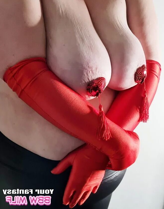 Mature Big Boobed BBW in Sexy Red Nipple Tassles - 8 Pics
