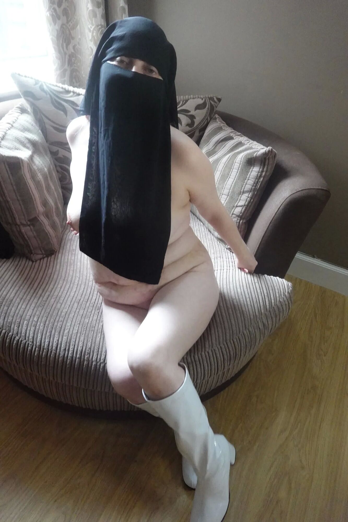 Nude in Niqab and boots - 40 Pics