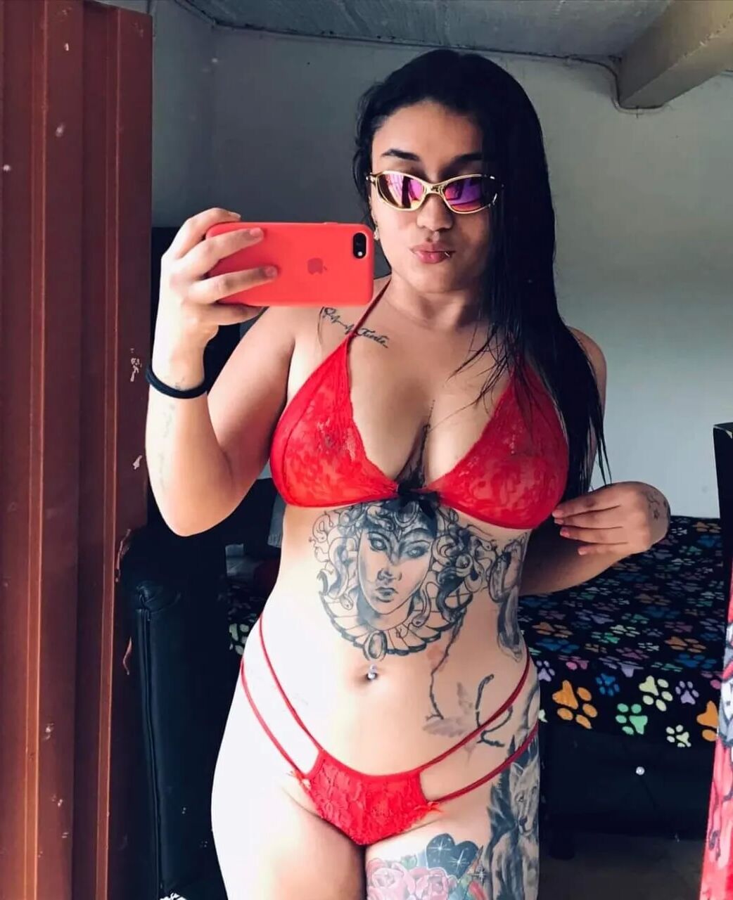 An erotic woman - 5 Pics