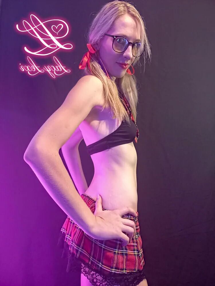 This outfit was so popular, everyone wanted me to keep it on - 7 Pics