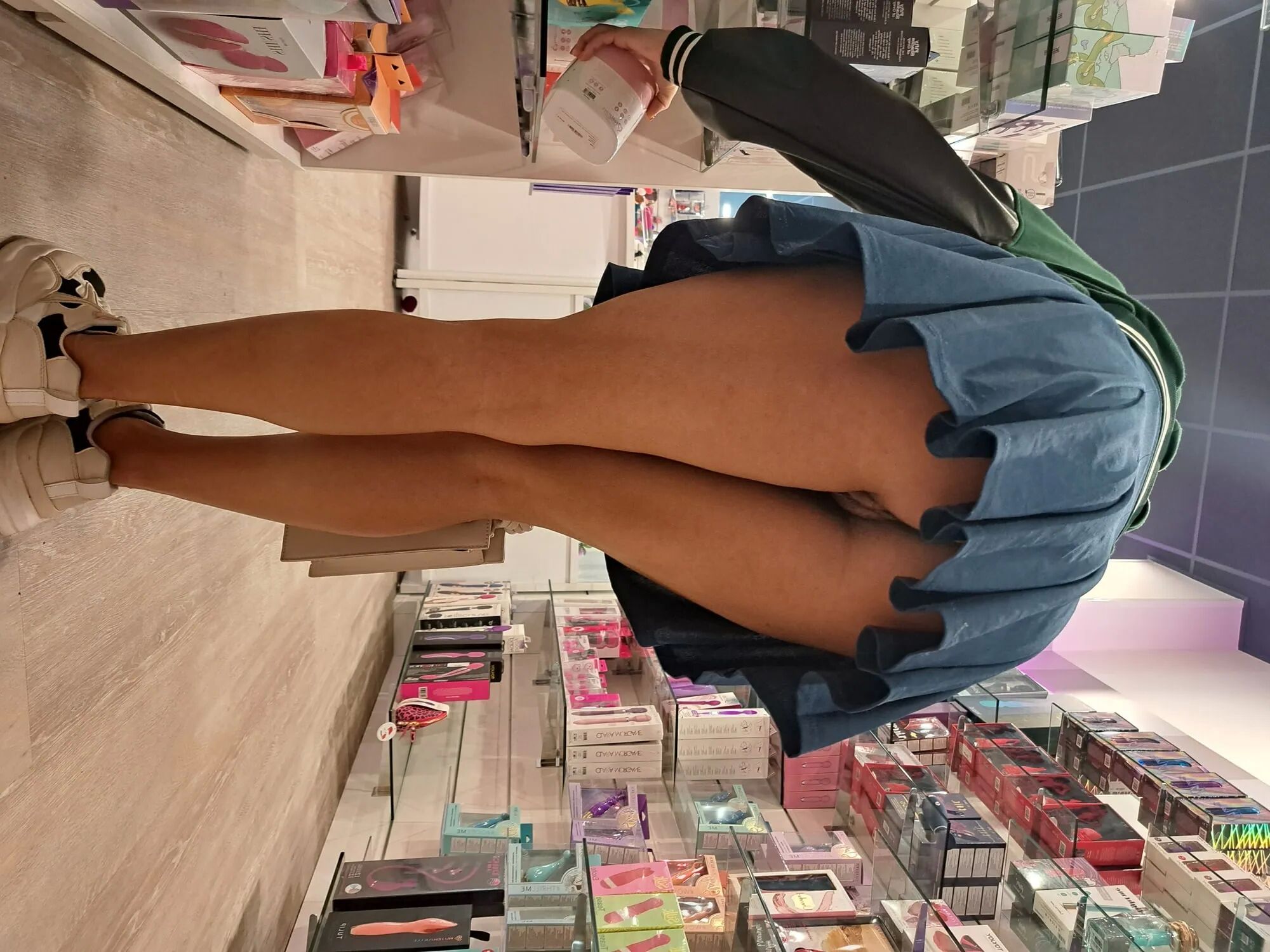 Shopping on skirt without panties on - 11 Pics