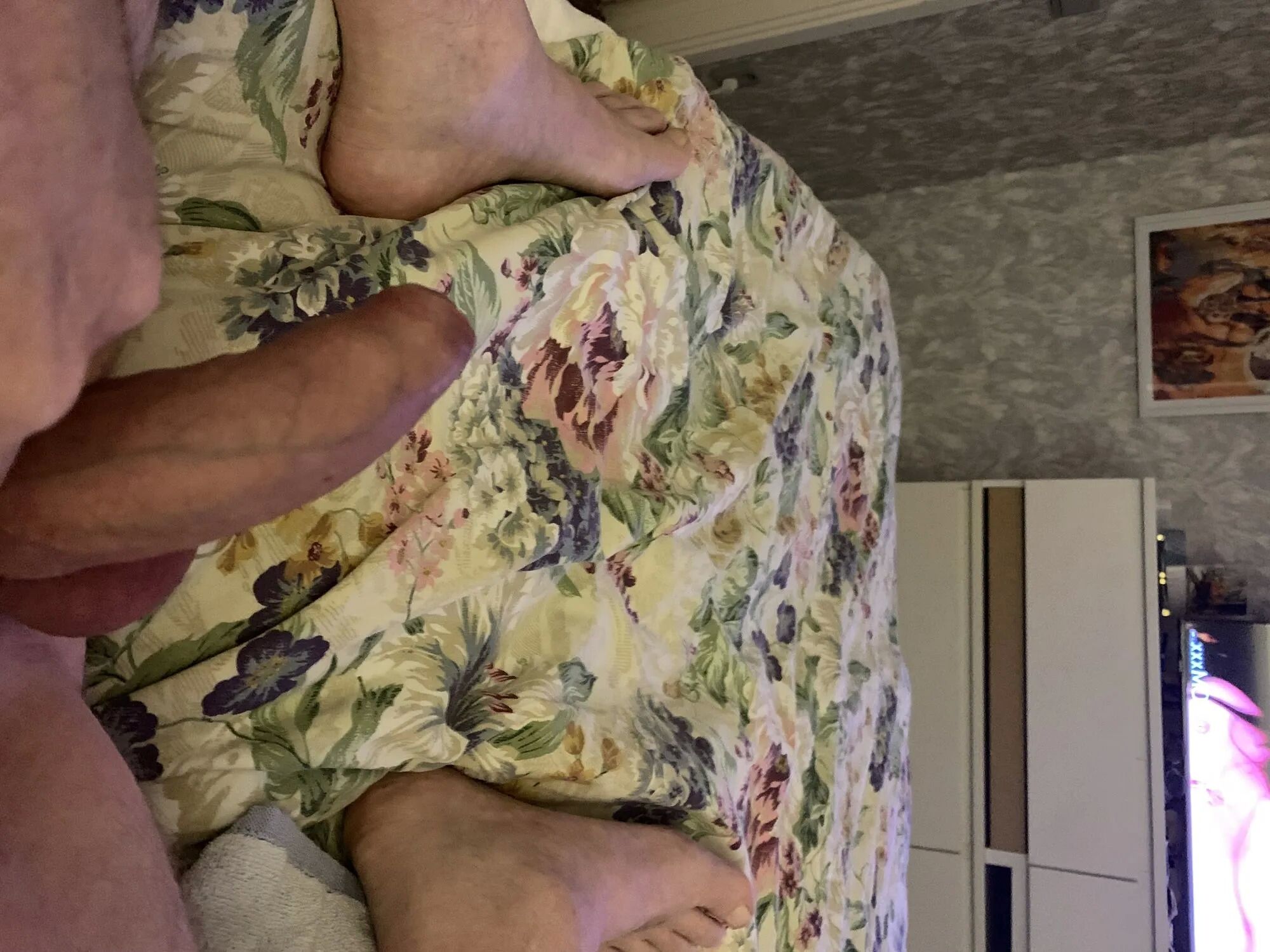 Salut, voici d'autres photos de ma petite bite et du t de ma femme - 13 Photos