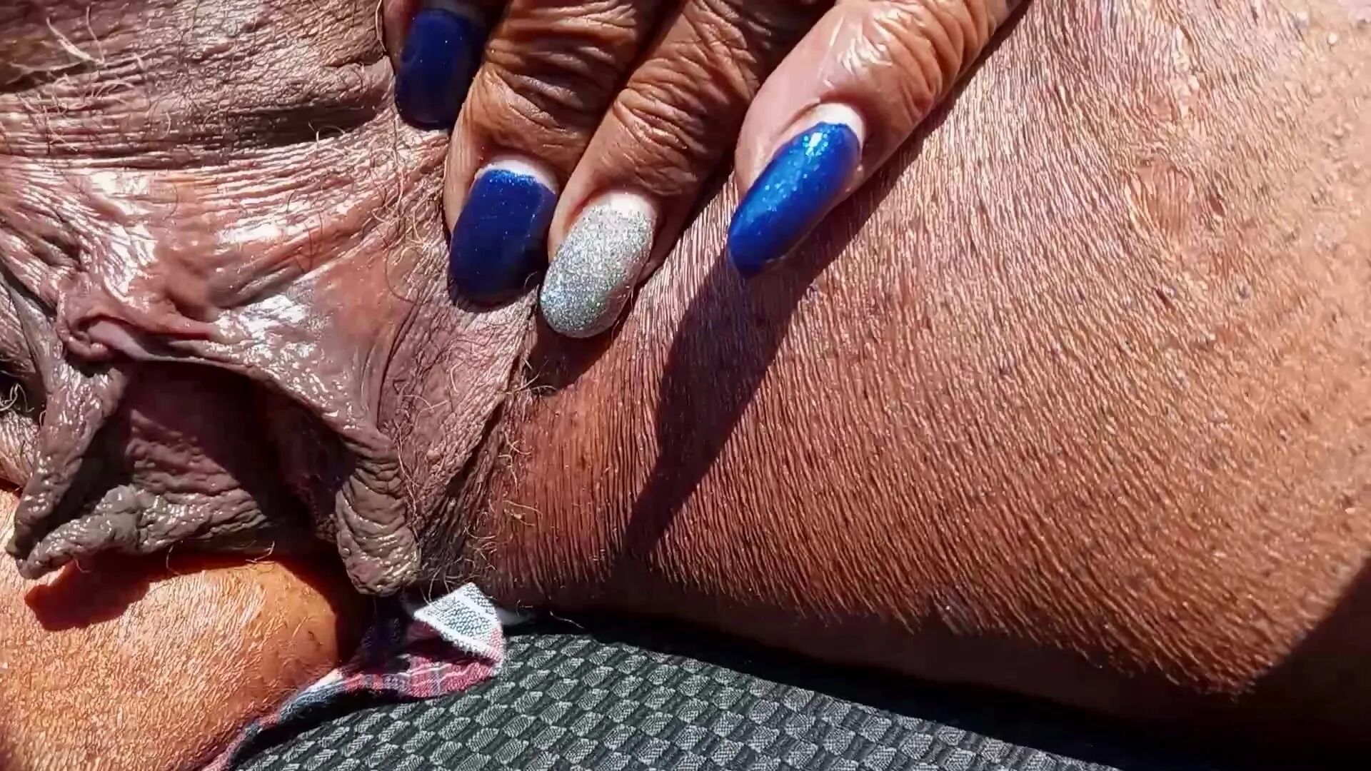 Pussy Play In Public - 13 Pics