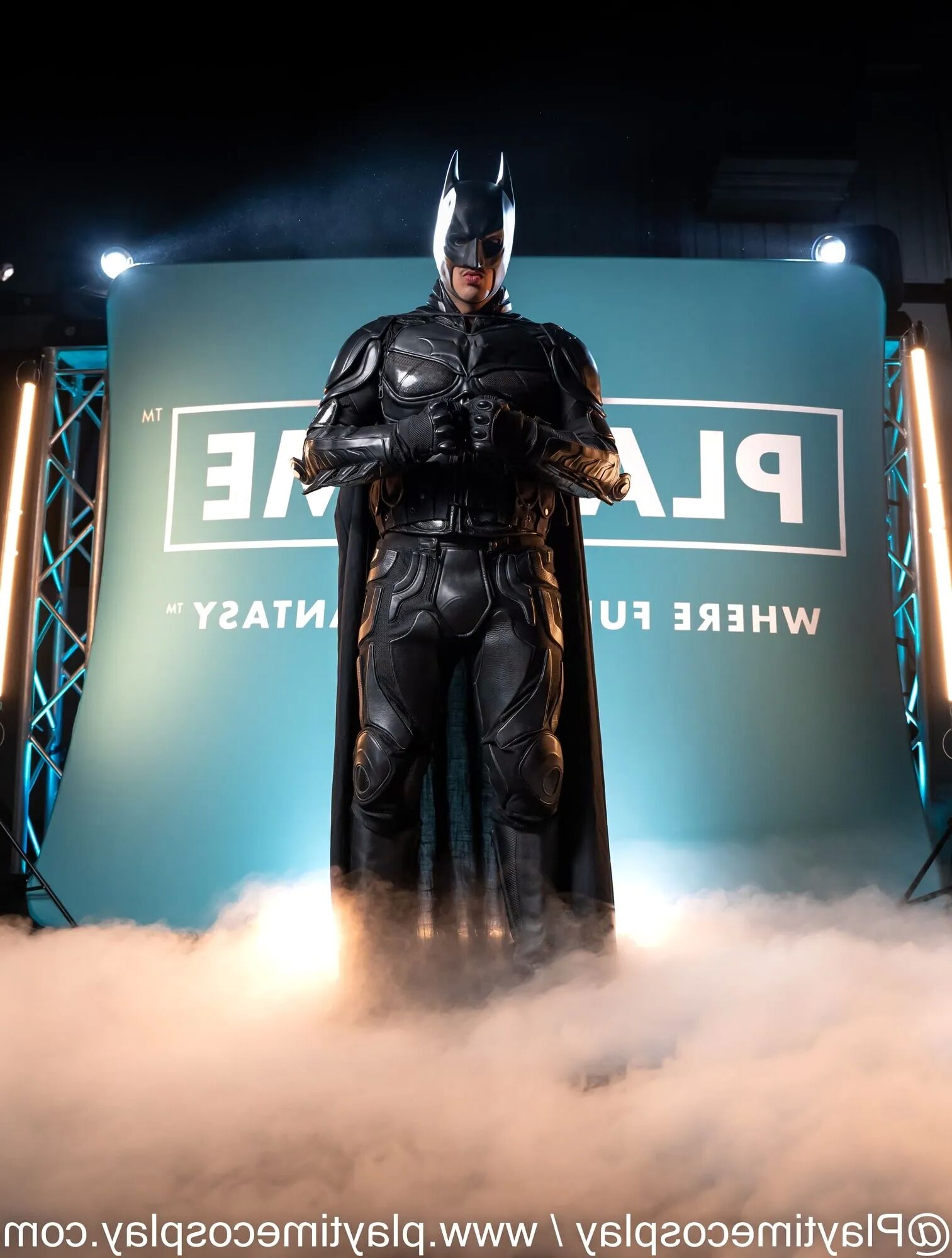 Batman Gets Dominated by Girls - 14 Pics