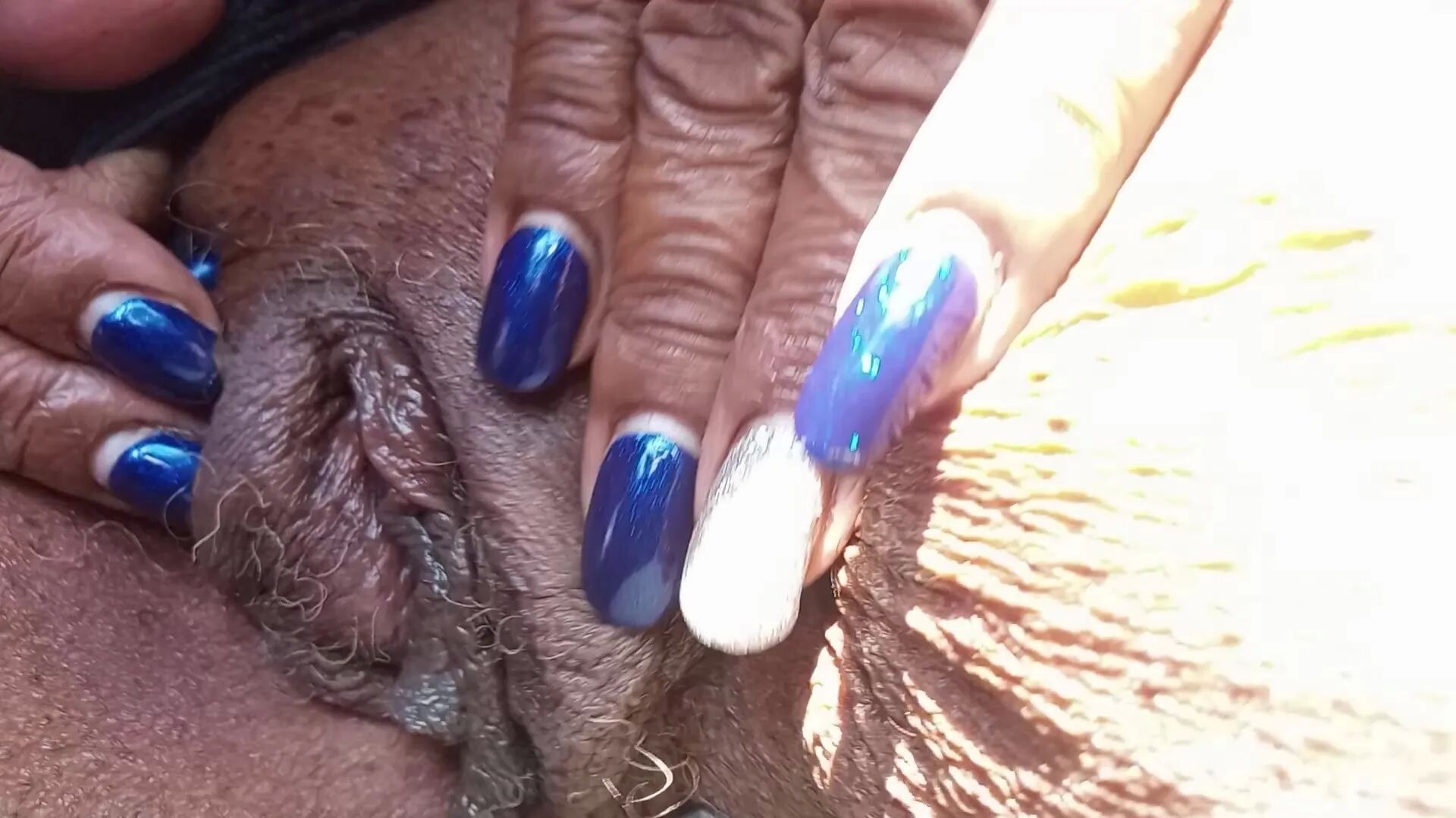 Pussy Play In Public - 13 Pics