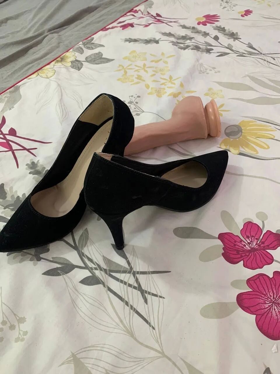 Tacones and Dildo for you baby - 10 Pics