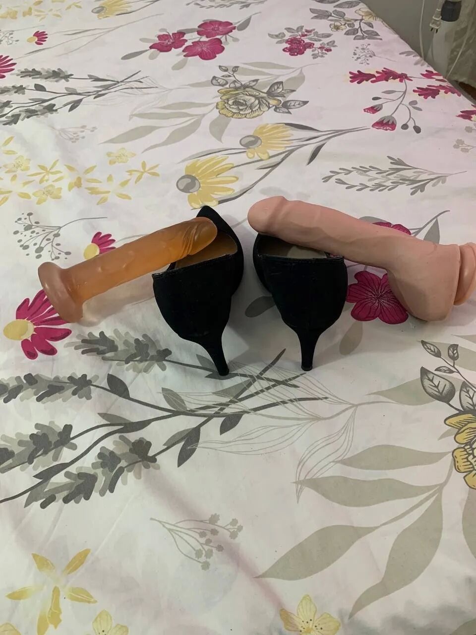 Tacones and Dildo for you baby - 10 Pics