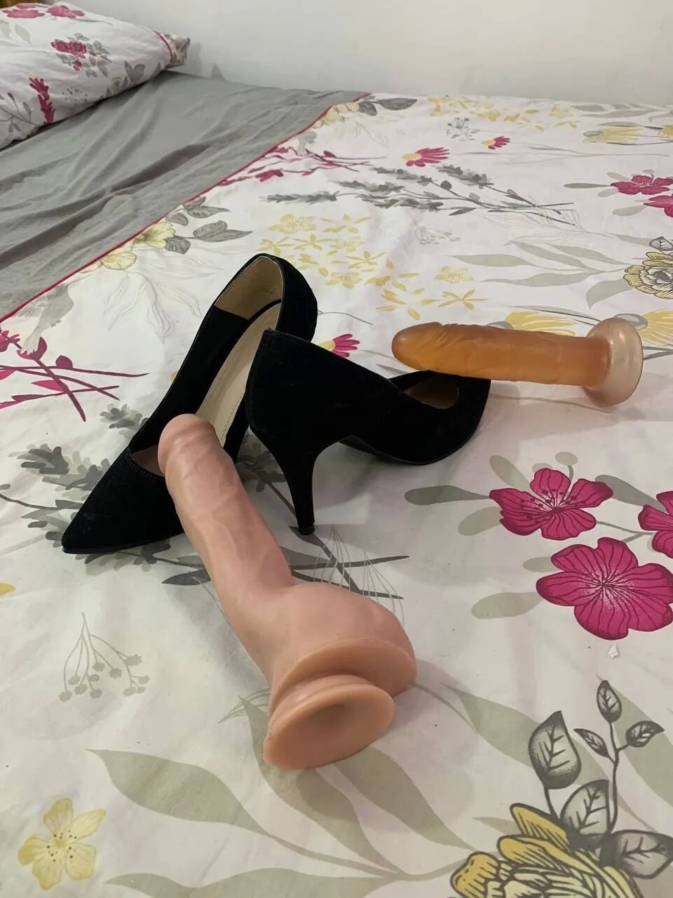 Tacones and Dildo for you baby - 10 Pics