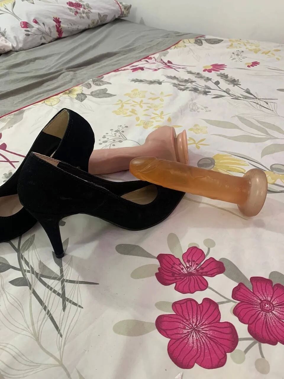 Tacones and Dildo for you baby - 10 Pics