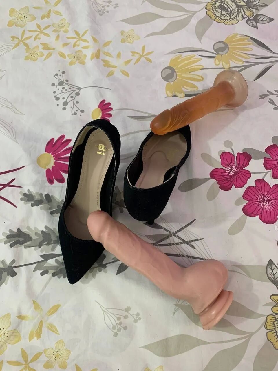 Tacones and Dildo for you baby - 10 Pics