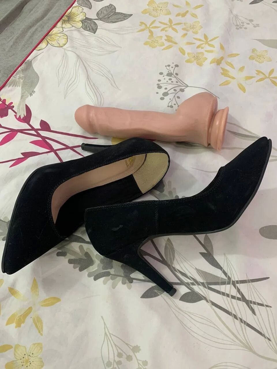 Tacones and Dildo for you baby - 10 Pics