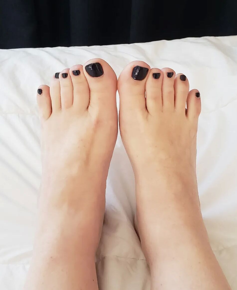 9 Pics My pretty little foot.