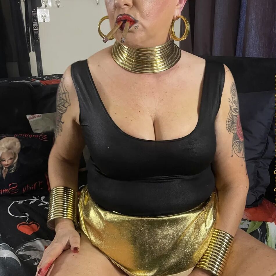 20 Pics BAD AUNTIE SHIRLEY