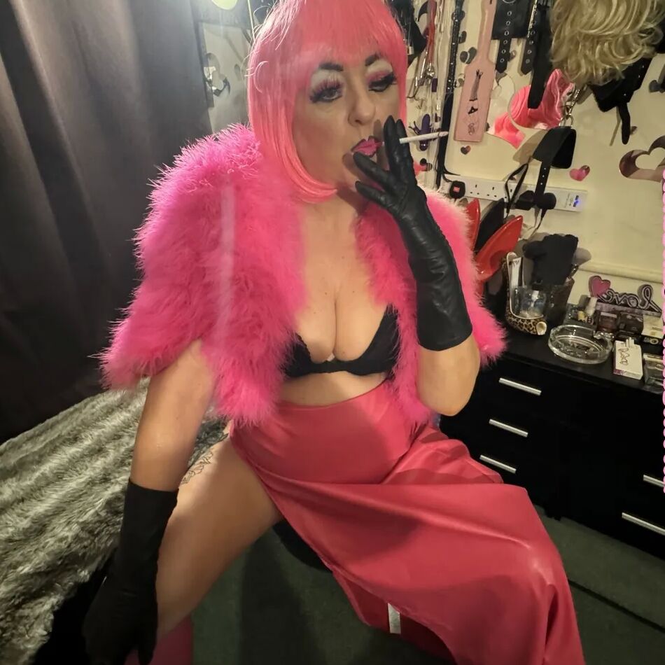 20 Pics HOOKER BARBIE -SHIRLEY