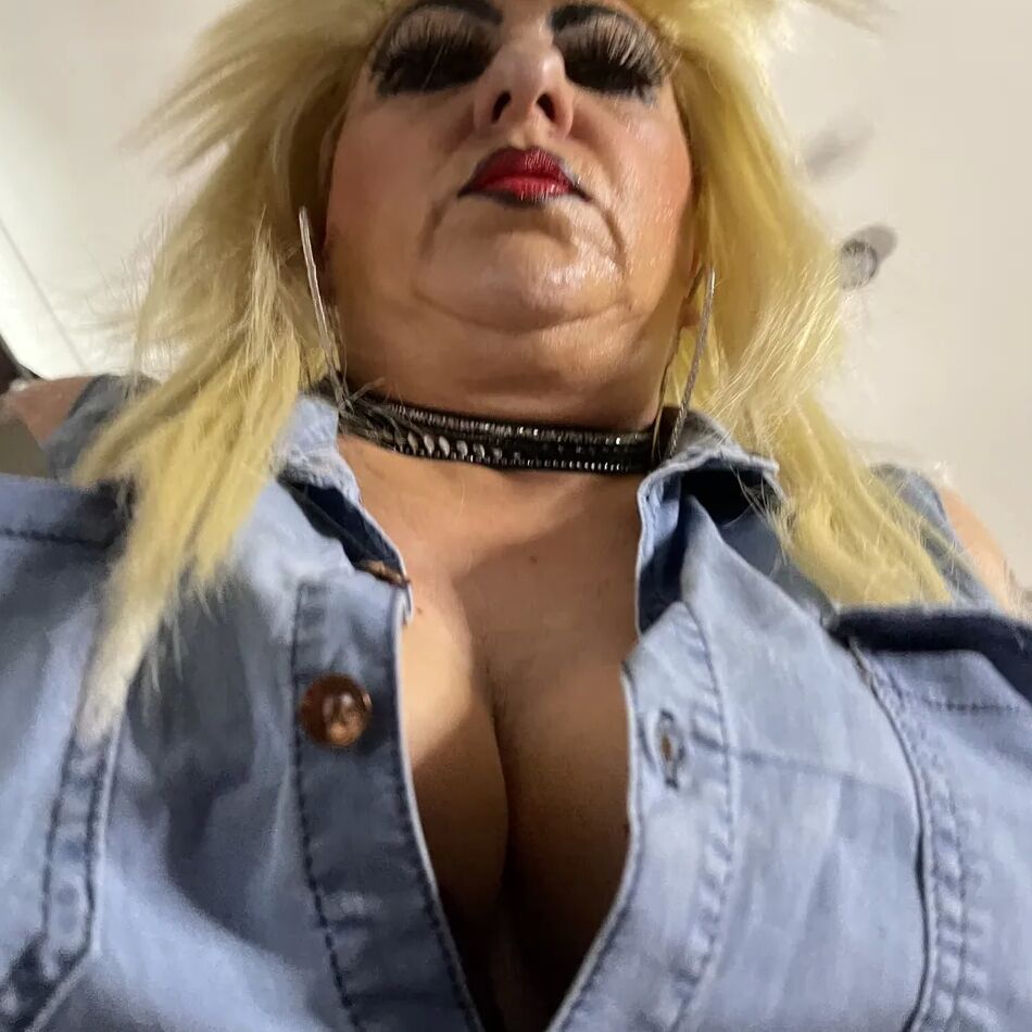 20 Pics MY STEPMOM SHIRLEY IS A SLUT