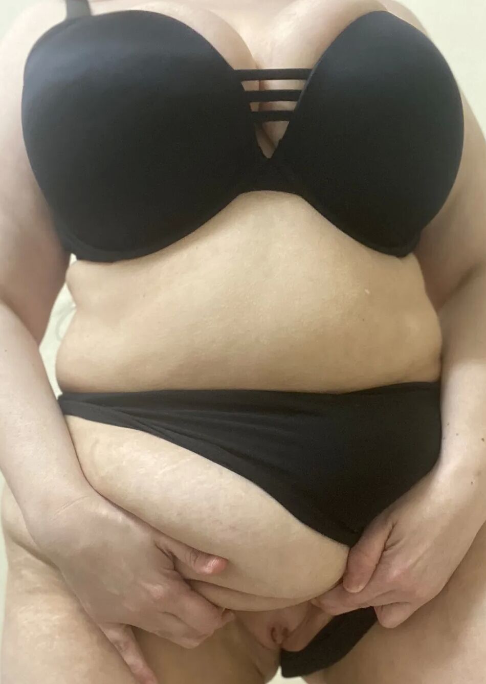 20 Pics Feeling frisky