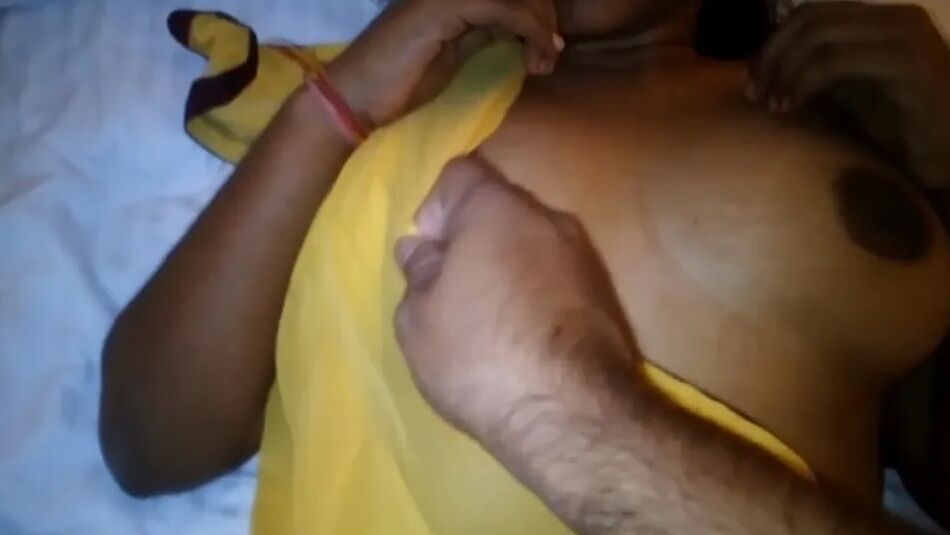 15 Pics Priya Big Boobs Chunnu Munnu Suck in 5 Star hotel in City