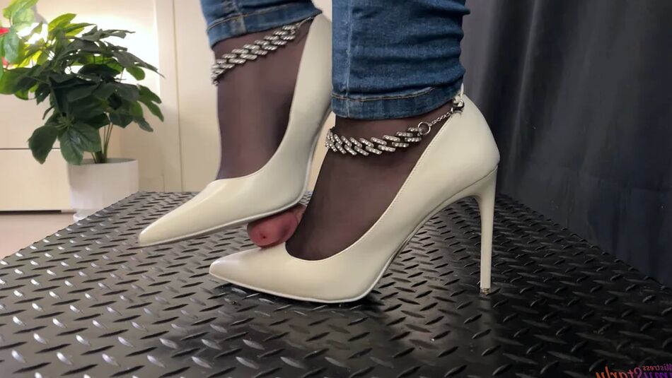 14 Pics White Heels Crush and Stomp - Bootjob, Shoejob, Ballbusting