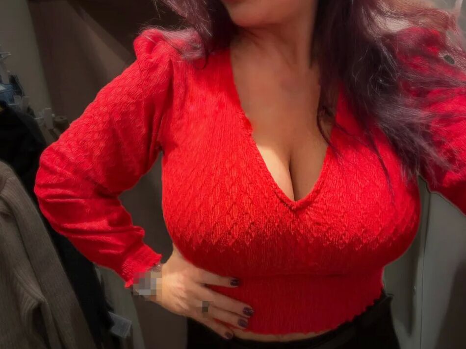 17 Pics Eva, the curvy MILF with 38E boobs from South Africa