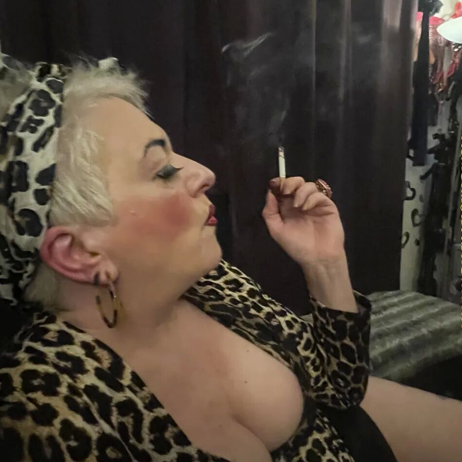 20 Pics MOM NEEDS YOUNG COCK