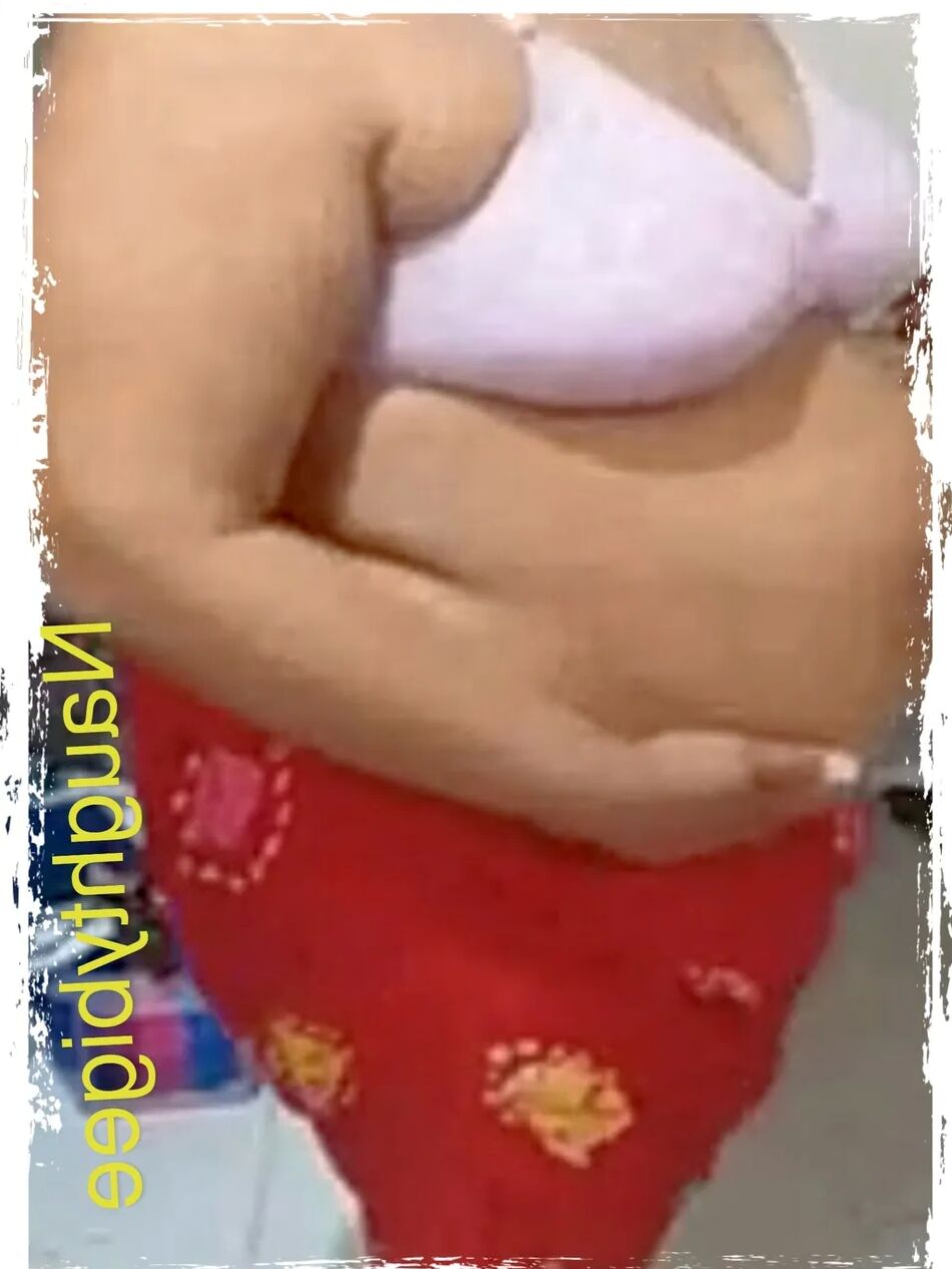 6 Pics Big ass aunty live ahow