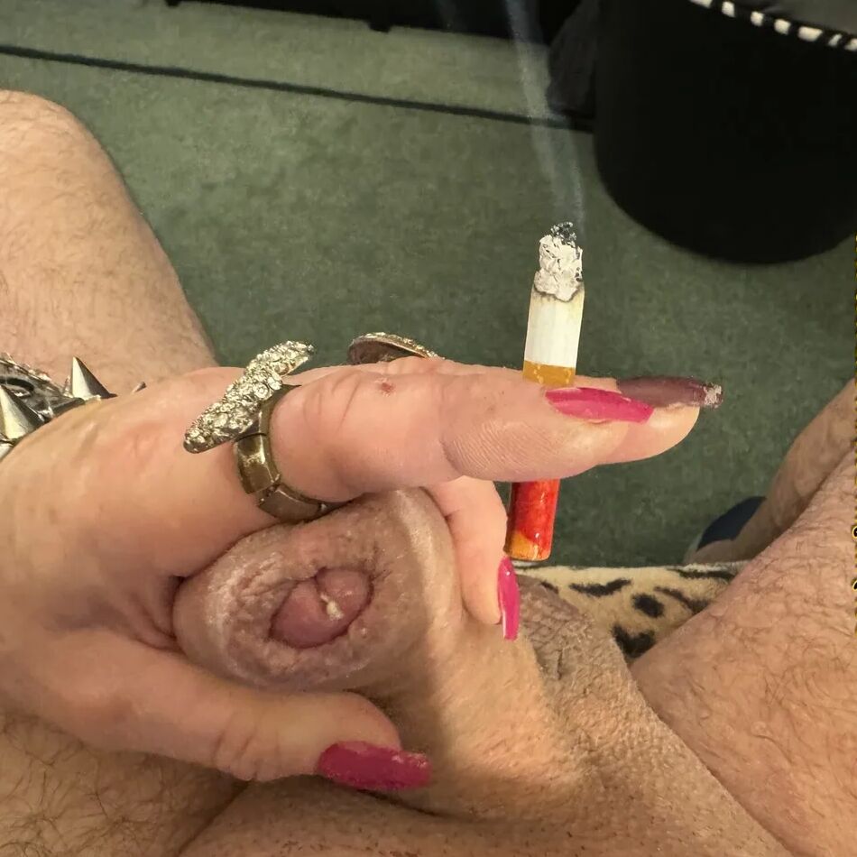 20 Pics MRS SHIRLEY SMOKING WHORE