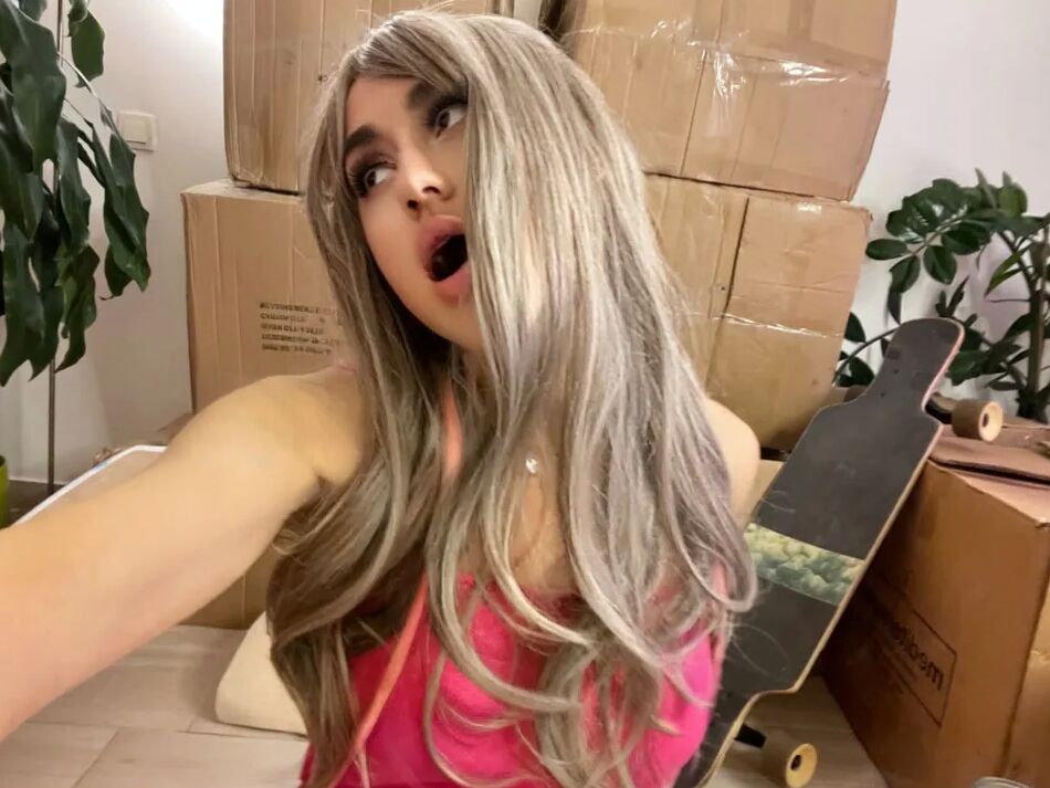 16 Pics Porn model, sexy girl show next to boxes and longboards
