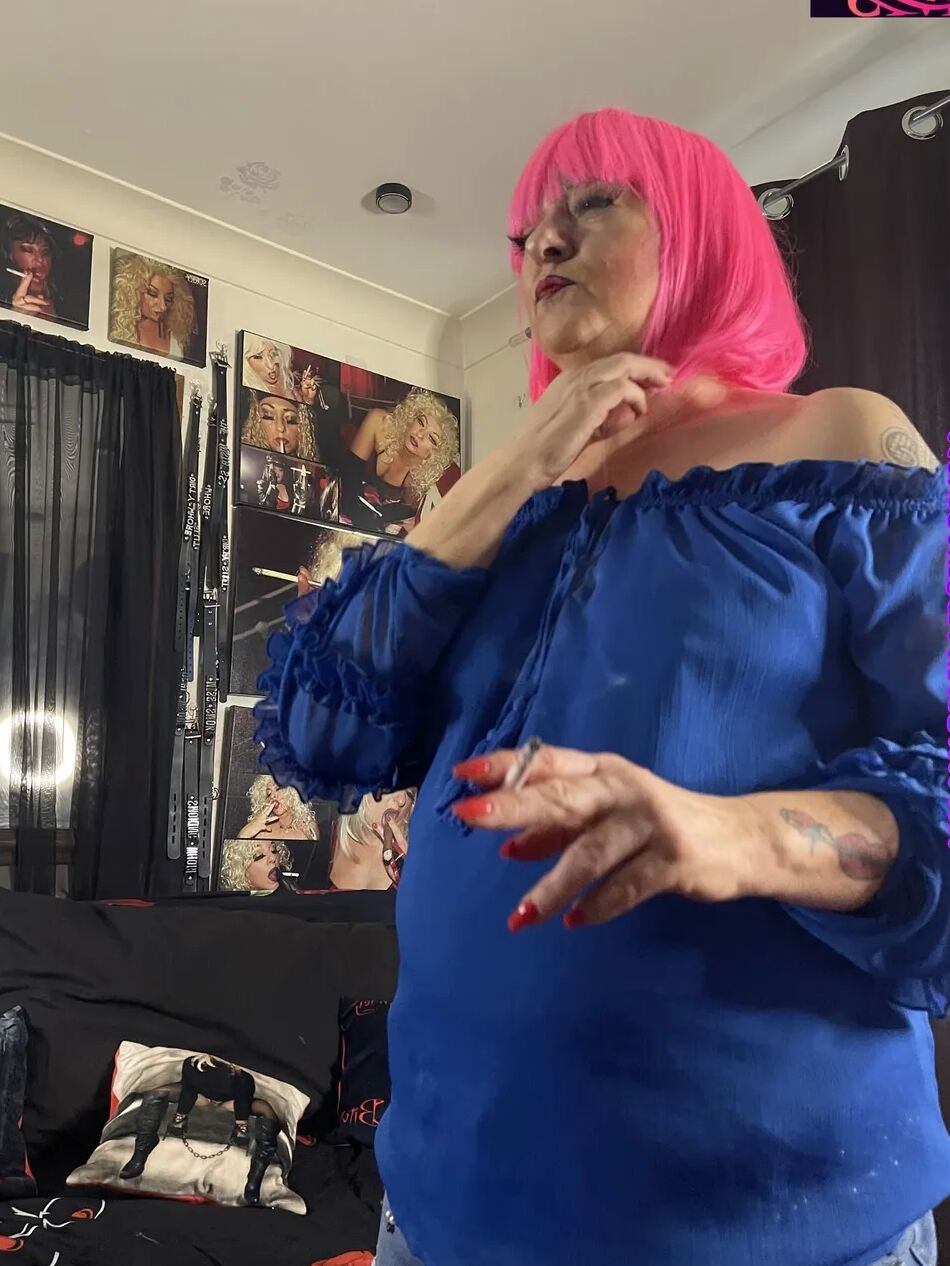9 Pics SUNDAY BLONDE OR PINK