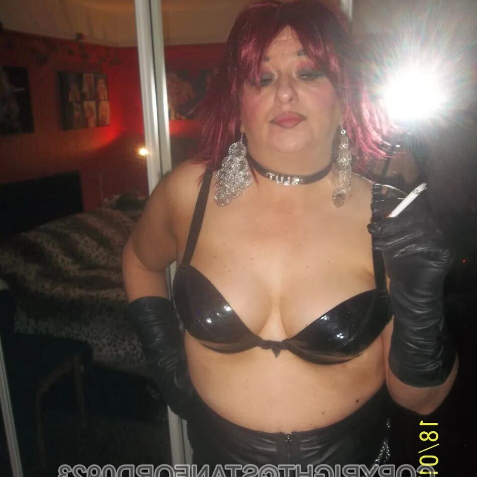 20 Pics SHIRLEY SLUT 664