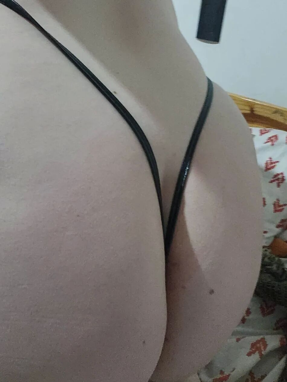 20 Pics photos of my sexy wife having a nice time