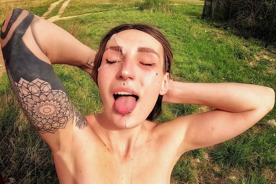 7 Pics young student sucks my fat cock after the shoot