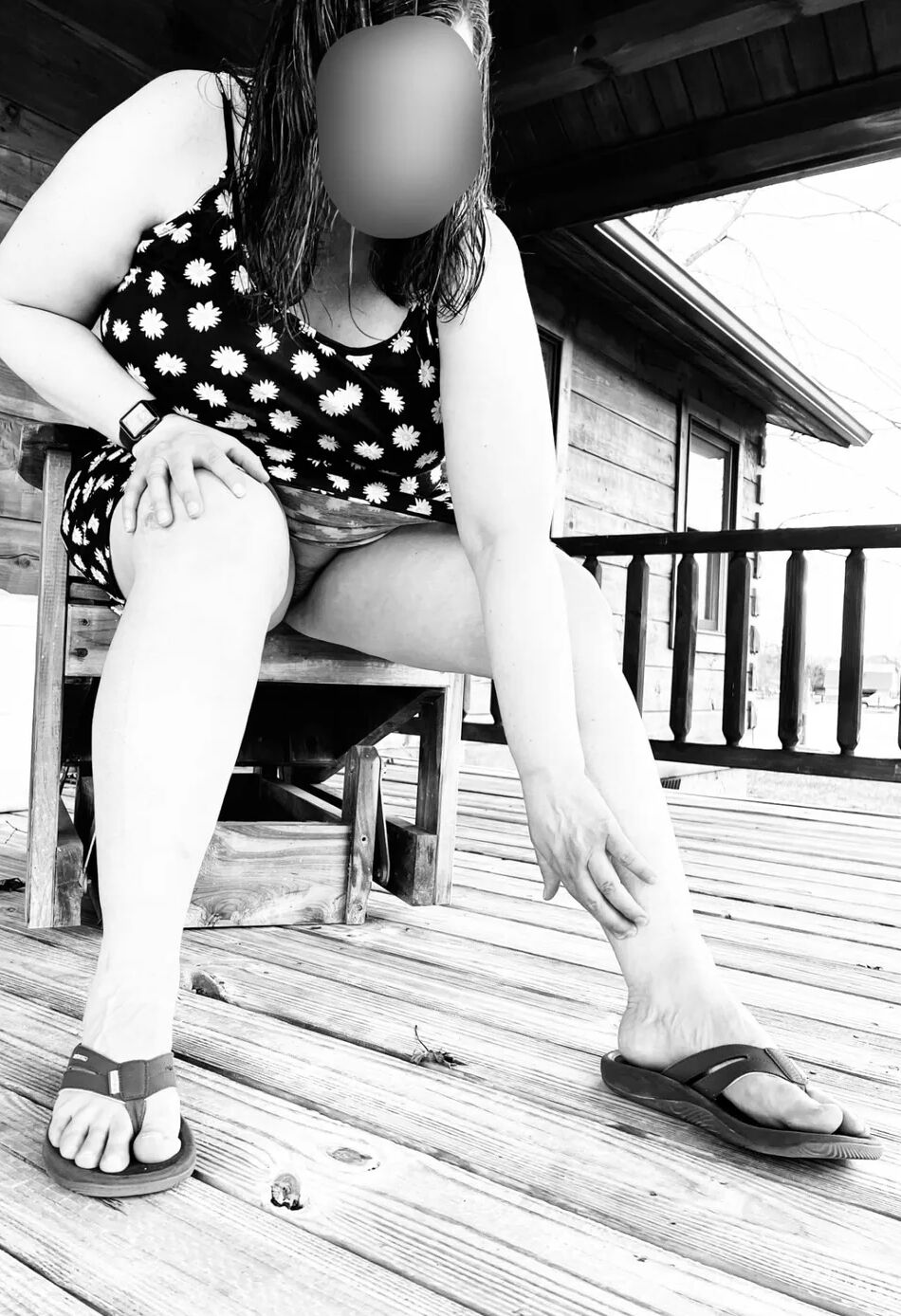 10 Pics Pantyless Wife Sundress Flash