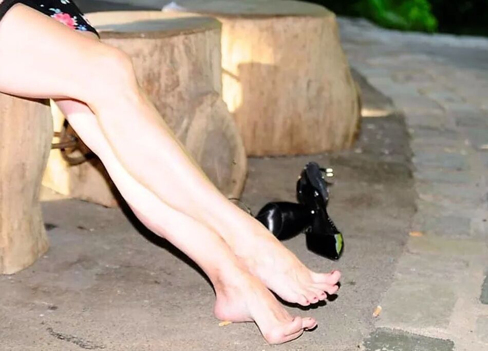 12 Pics feet