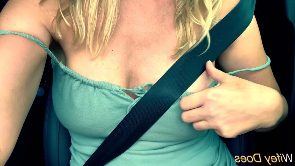 11 Pics Wifey gets her tits bounced in the car