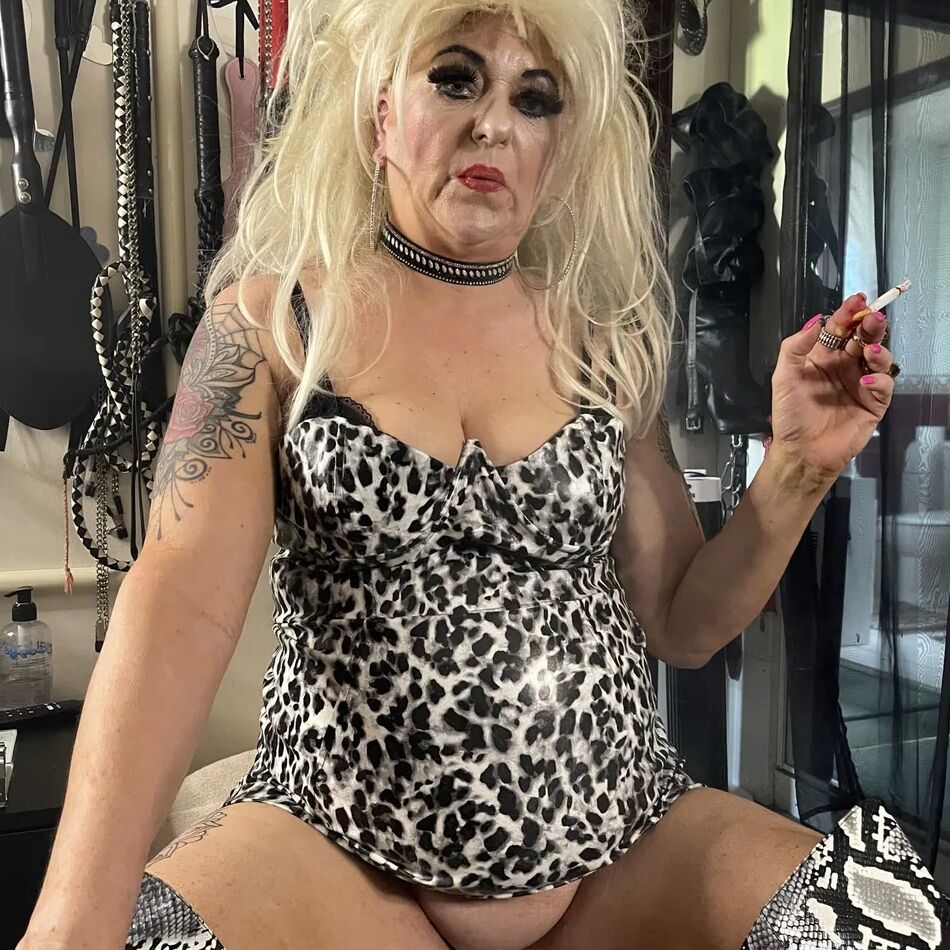 20 Pics HOME SLUT SHIRLEY