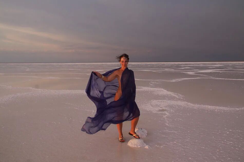 20 Pics On Sunset-Light with DeepBlue Shawl on Salt- Lake