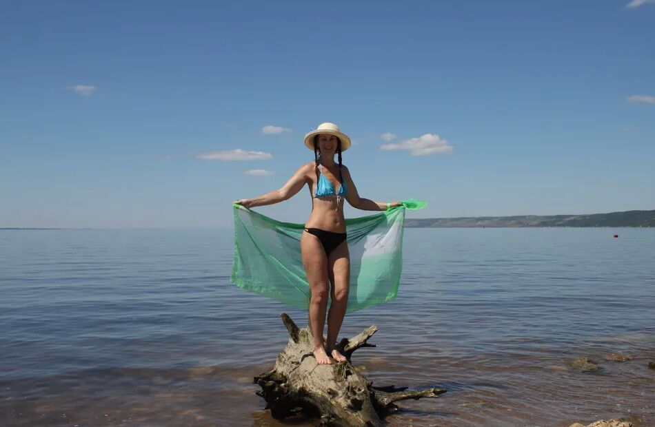 14 Pics On the beach of Kuchugury
