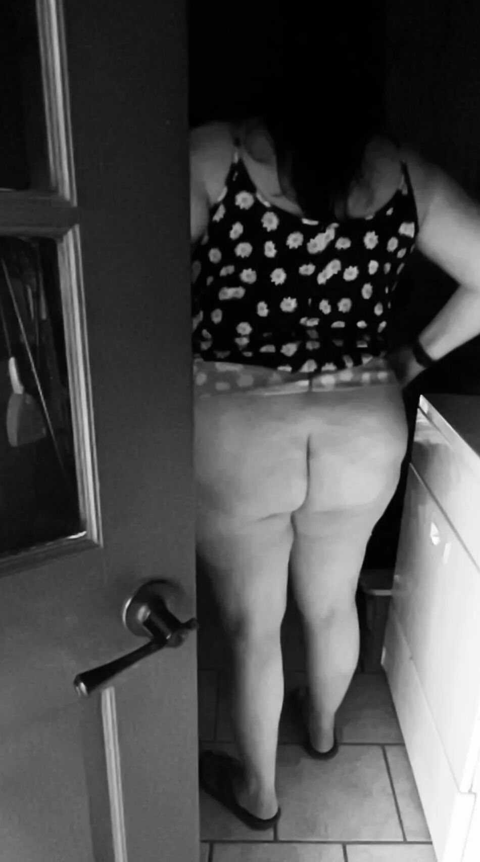 10 Pics Pantyless Wife Sundress Flash
