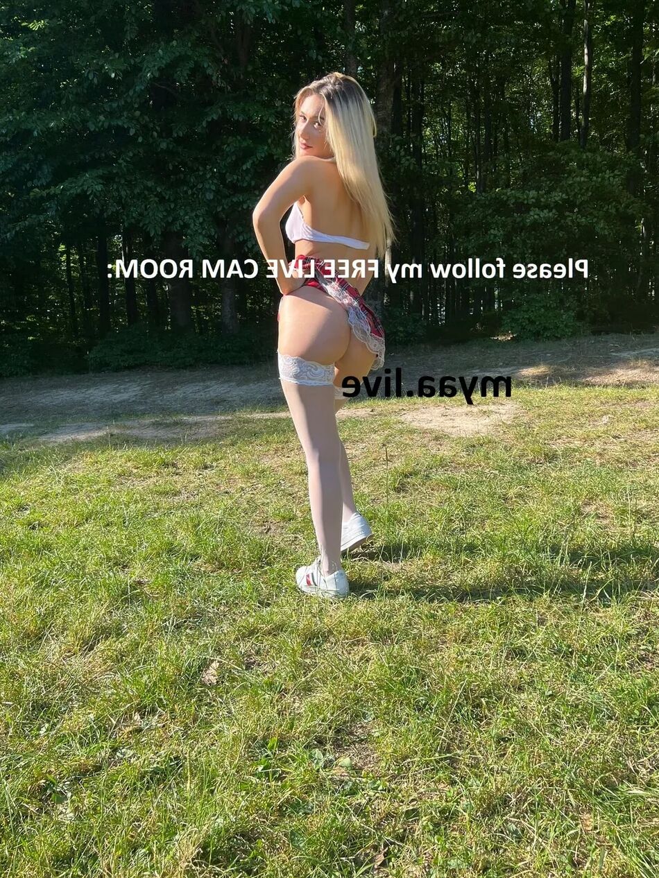 5 Pics in the park dressed in sch girl no panties, white stockings